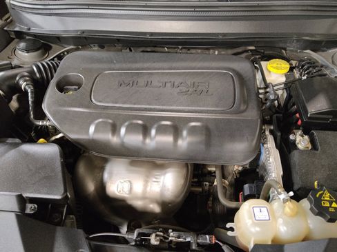 Used 2021 Jeep Cherokee Latitude Plus FWD image 30