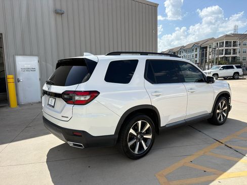 Certified 2024 Honda Pilot Touring image 8