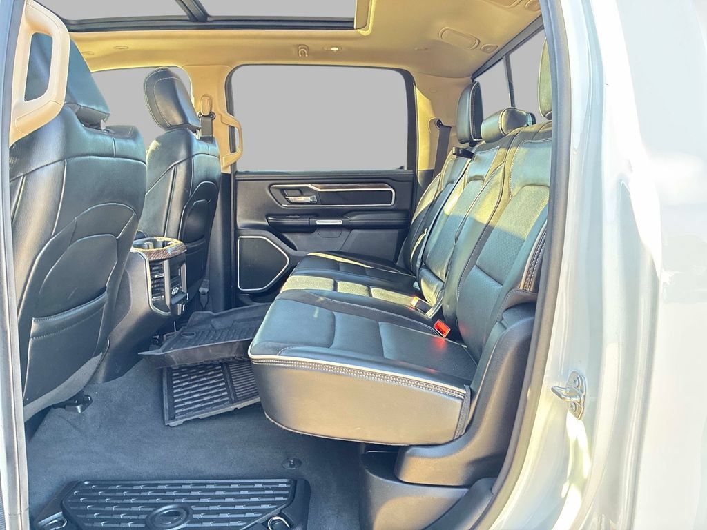 Used 2020 RAM 1500 Laramie AWD/4WD image 17