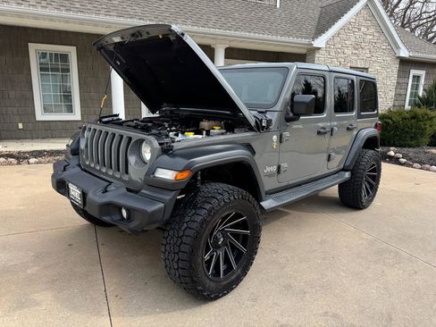 Used 2019 Jeep Wrangler Unlimited Sport S image 25