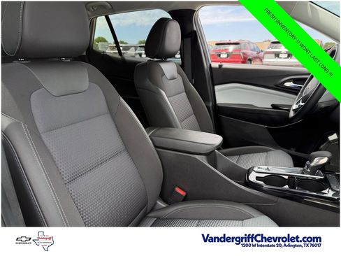 Used 2025 Chevrolet Trax LT w/ LT Convenience Package FWD image 22