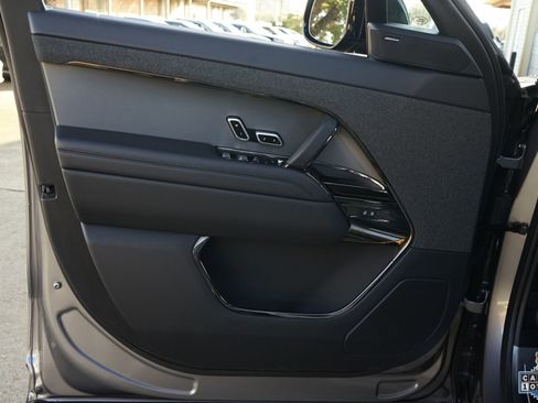 Used 2025 Land Rover Range Rover Sport SE image 24