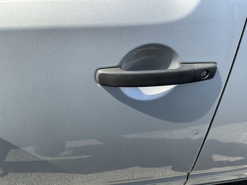 Used 2018 Nissan Frontier SV RWD image 11