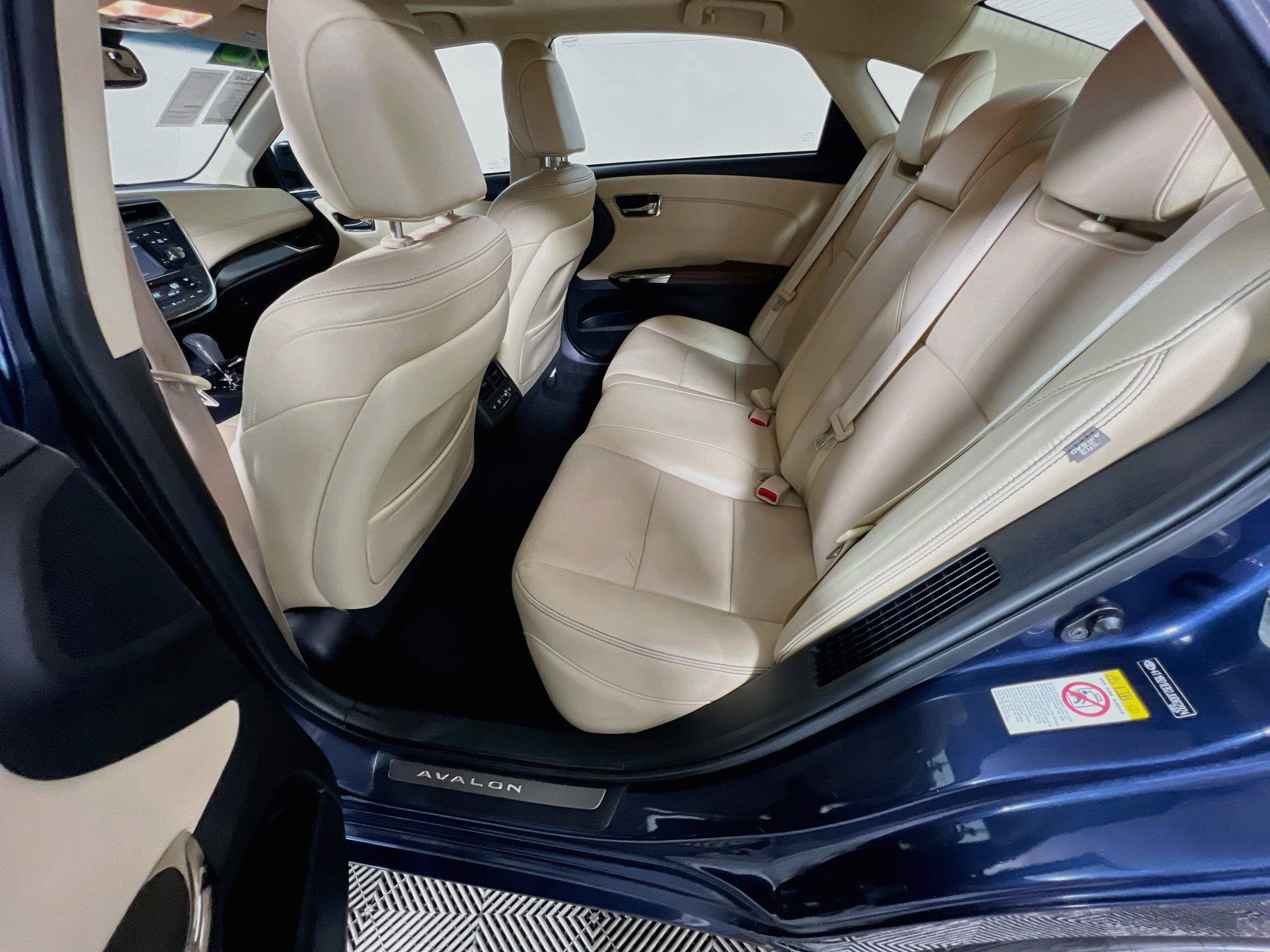 Used 2018 Toyota Avalon Limited FWD image 29