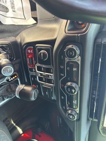Used 2024 Jeep Gladiator Mojave AWD/4WD image 31