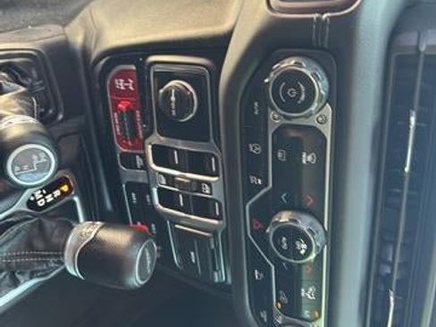 Used 2024 Jeep Gladiator Mojave AWD/4WD image 31