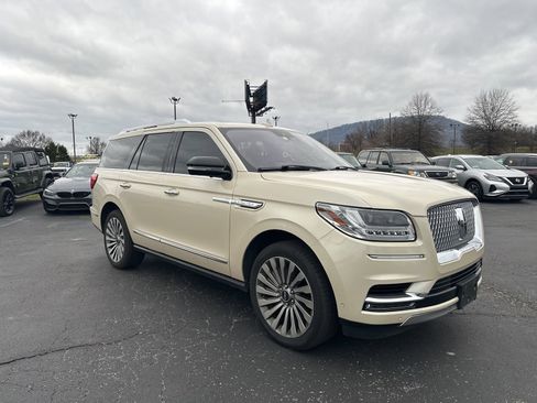 Used 2018 Lincoln Navigator Reserve w/ Technology Package image 2