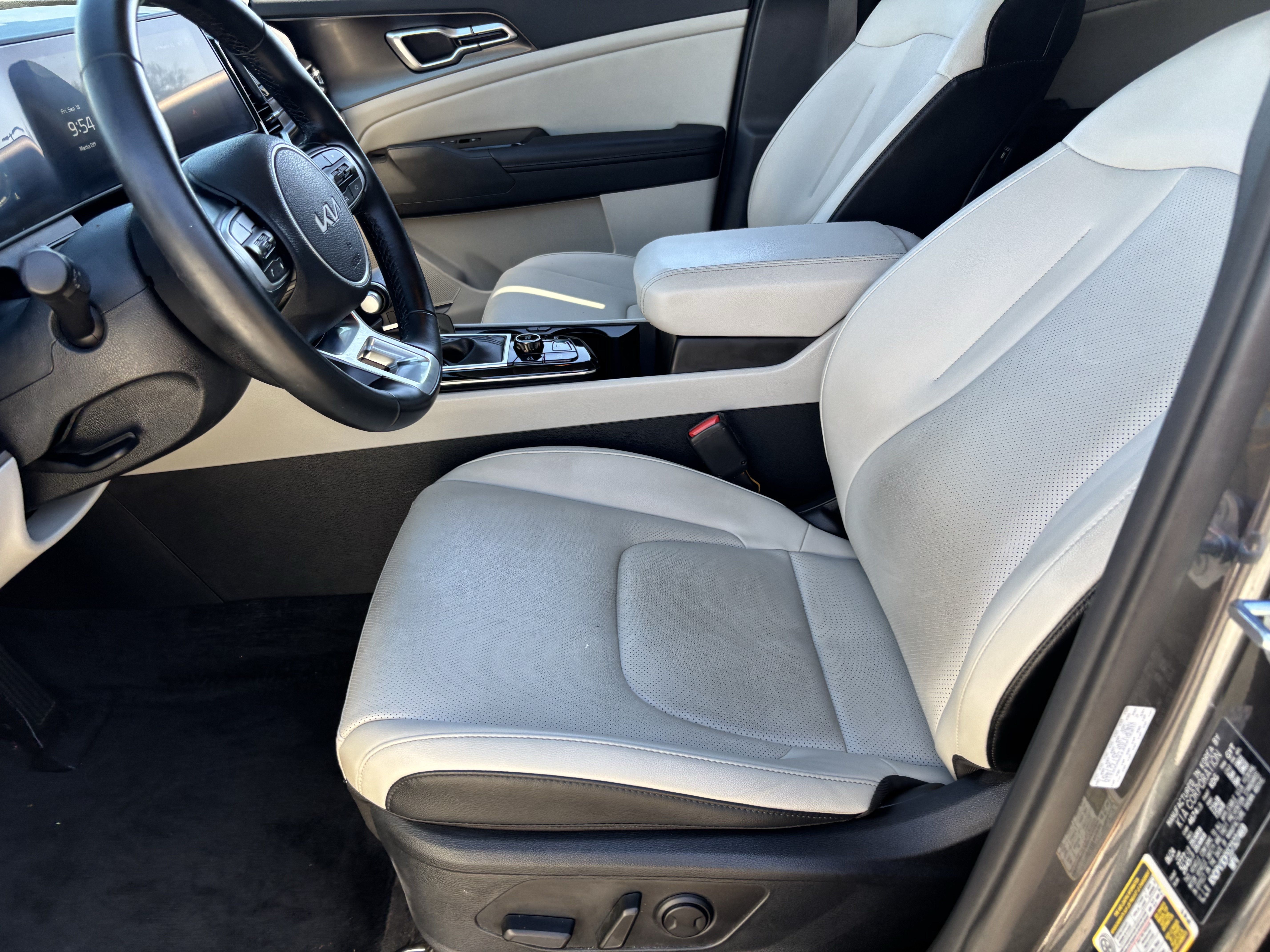Certified 2025 Kia Sportage EX FWD image 17