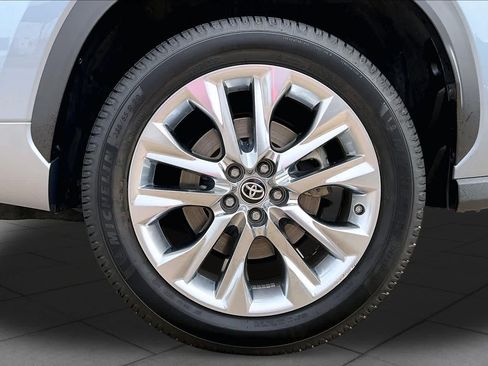 Used 2020 Toyota Highlander Limited FWD image 11