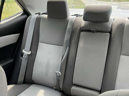 Used 2018 Toyota Corolla LE FWD image 32