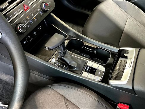 Used 2025 Hyundai Tucson SE image 11