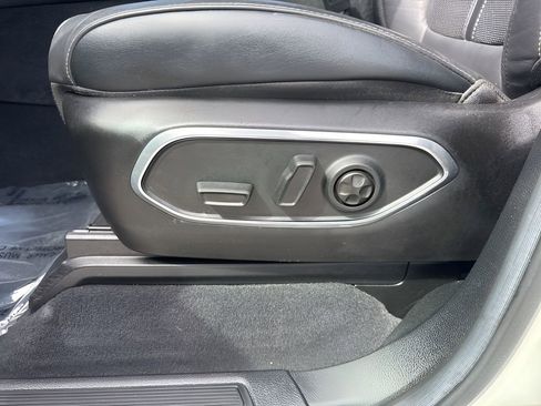 Used 2022 Jeep Wagoneer Series III w/ Convenience Group I image 10