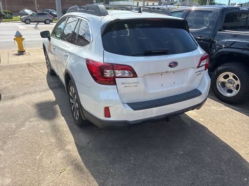 Used 2017 Subaru Outback 2.5i Limited AWD/4WD image 3