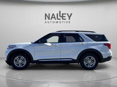 Used 2023 Ford Explorer XLT image 2