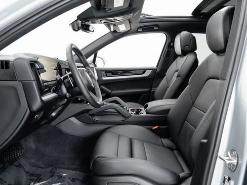 Used 2024 Porsche Cayenne image 6