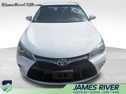 Used 2016 Toyota Camry SE FWD image 3