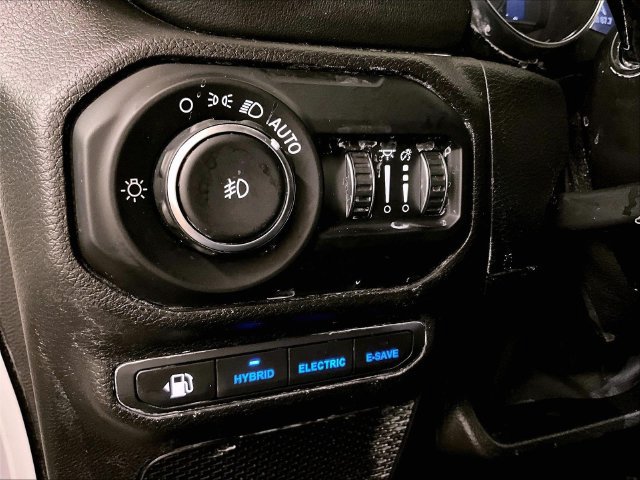 Used 2021 Jeep Wrangler Unlimited Sahara AWD/4WD image 30