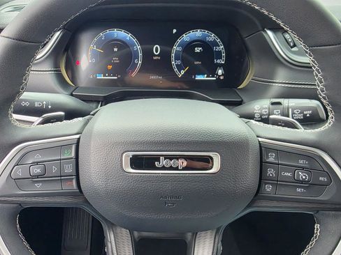 Used 2024 Jeep Grand Cherokee L Altitude image 10