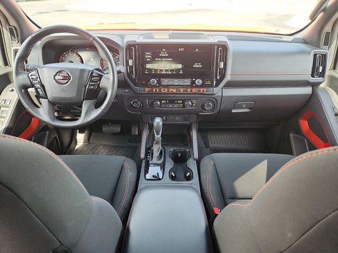 Used 2025 Nissan Frontier PRO-4X w/ Tow Package image 11