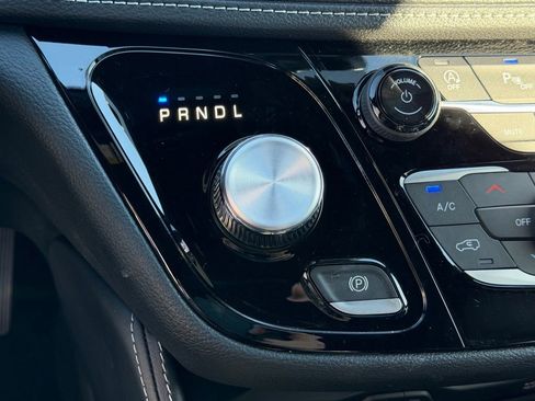 New 2026 Chrysler Pacifica Limited image 21