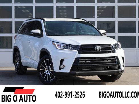 Used 2018 Toyota Highlander SE image 1