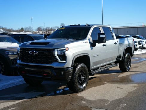Used 2025 Chevrolet Silverado 2500 ZR2 image 10