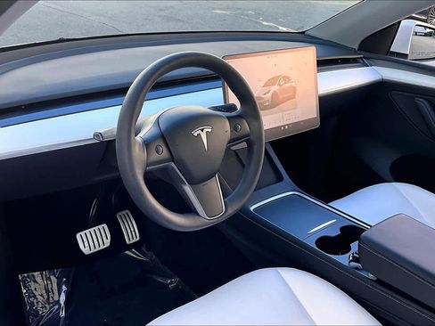 Used 2024 Tesla Model Y Performance image 16