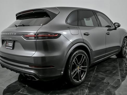 Used 2019 Porsche Cayenne Turbo image 11