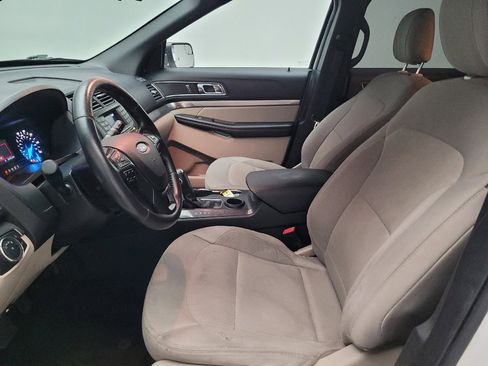 Used 2018 Ford Explorer XLT FWD image 17