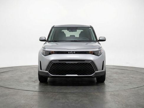 Used 2025 Kia Soul LX w/ LX Technology Package FWD image 2
