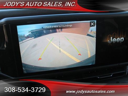 Used 2025 Jeep Wrangler Sport S AWD/4WD image 22