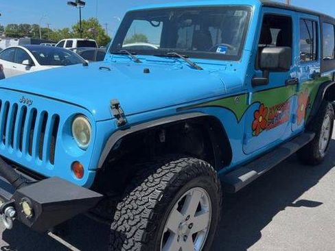 Used 2012 Jeep Wrangler Unlimited Sahara w/ Connectivity Group AWD/4WD image 8