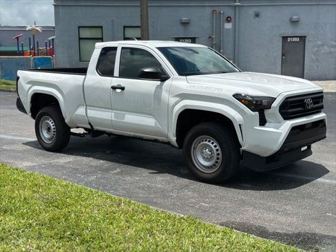 Used 2024 Toyota Tacoma SR RWD image 9