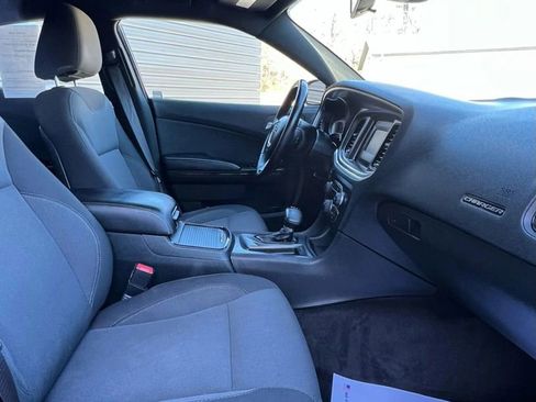 Used 2017 Dodge Charger SE w/ Blacktop Package image 12
