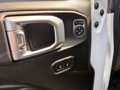 Used 2022 Jeep Gladiator Sport AWD/4WD image 12