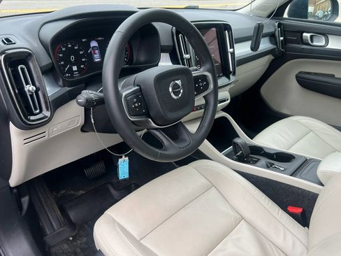 Used 2022 Volvo XC40 T5 Momentum w/ Premium Package AWD/4WD image 15