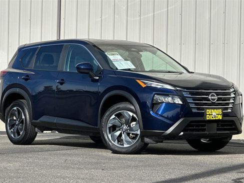 Used 2025 Nissan Rogue SV image 2