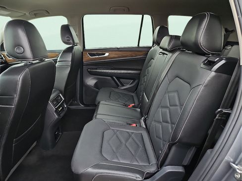 Used 2025 Volkswagen Atlas SE FWD image 10