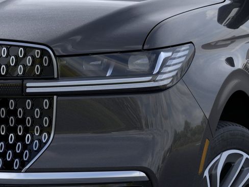 New 2026 Lincoln Navigator L Reserve AWD/4WD image 18