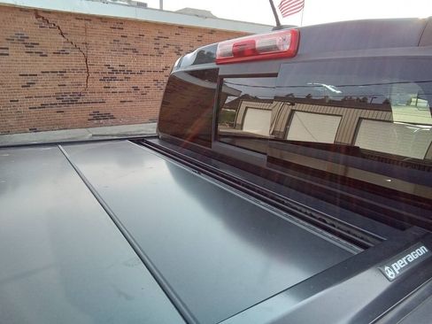 Used 2017 GMC Canyon SLT AWD/4WD image 8