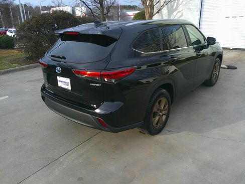 Used 2023 Toyota Highlander Bronze Edition image 9