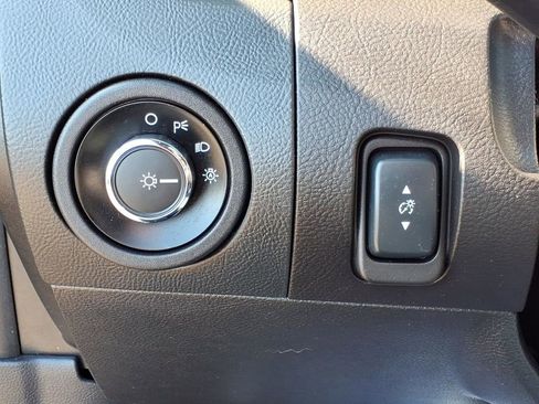 Used 2015 Ford Taurus Limited w/ Equipment Group 301A FWD image 15