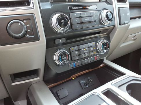 Used 2015 Ford F150 Lariat w/ Equipment Group 502A Luxury AWD/4WD image 18