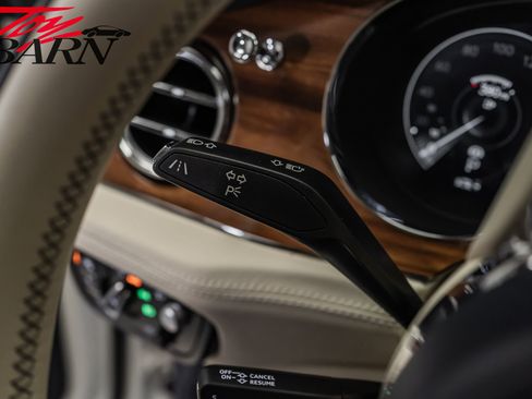 Used 2021 Bentley Bentayga image 36