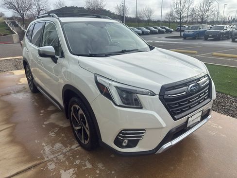 Used 2023 Subaru Forester Touring image 3