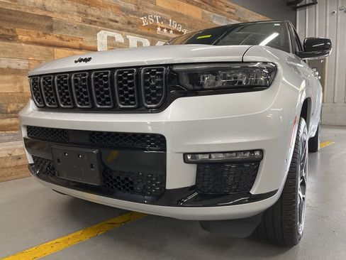 Used 2023 Jeep Grand Cherokee L Summit AWD/4WD image 11
