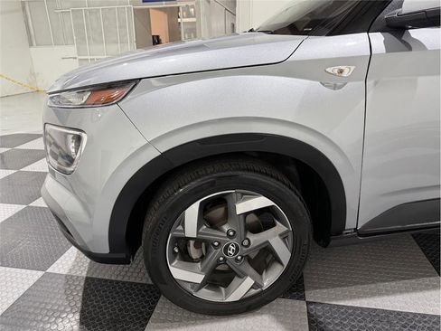 Used 2022 Hyundai Venue SEL image 11