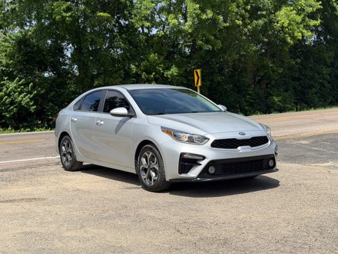 Used 2019 Kia Forte LXS FWD image 9