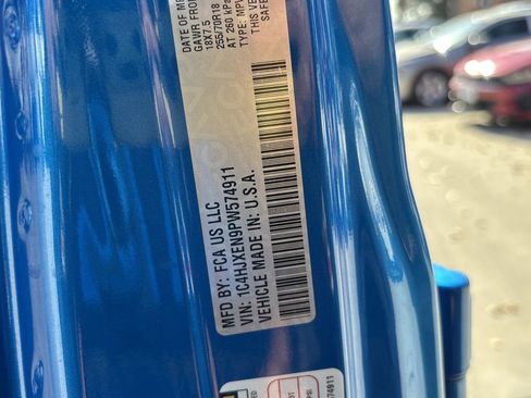 Used 2023 Jeep Wrangler Unlimited Sahara AWD/4WD image 29