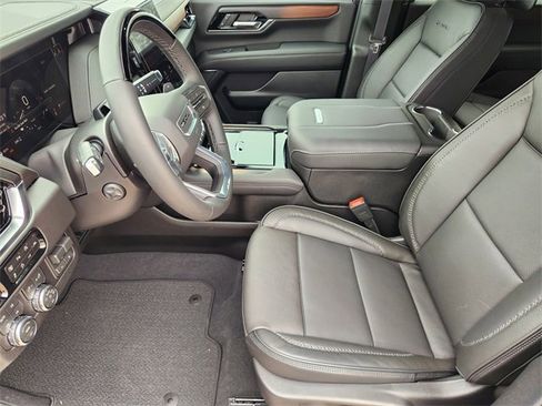 New 2026 GMC Yukon XL Denali w/ Denali Reserve Package image 10